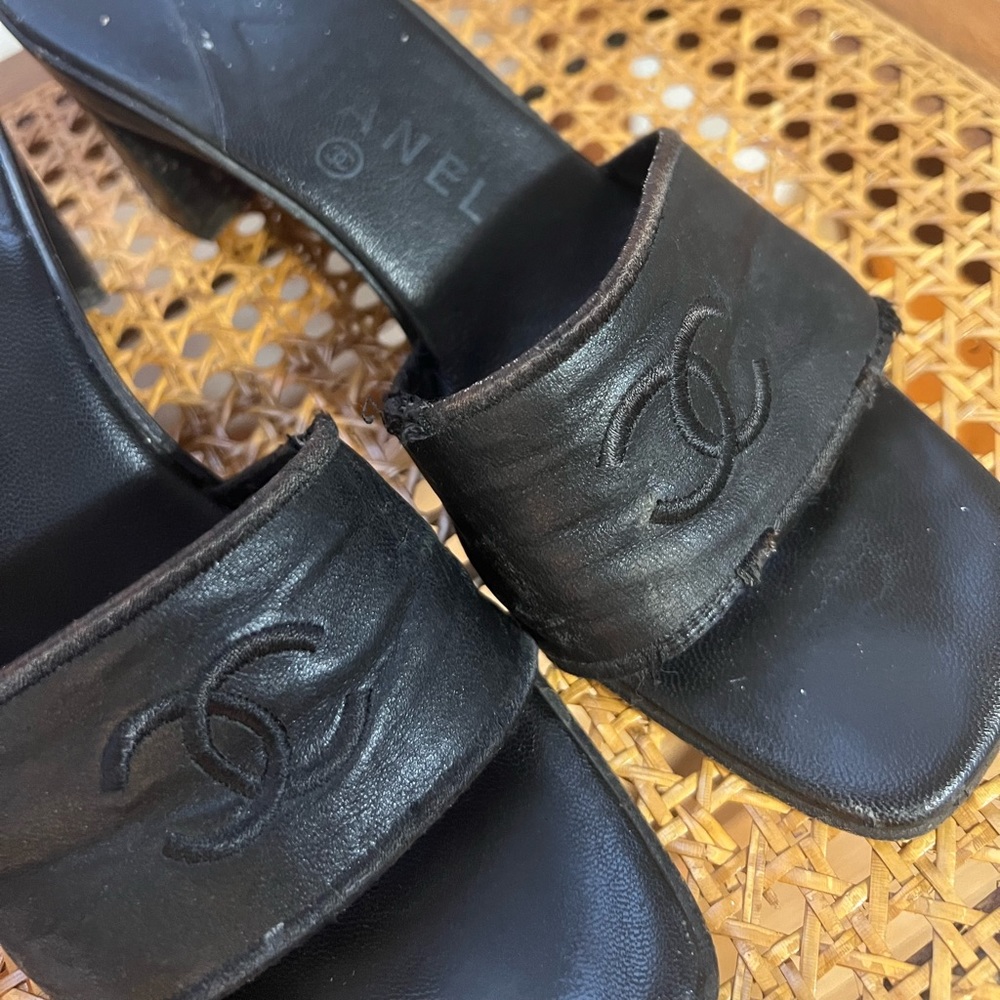 Chanel vintage sandal heel! 🖤